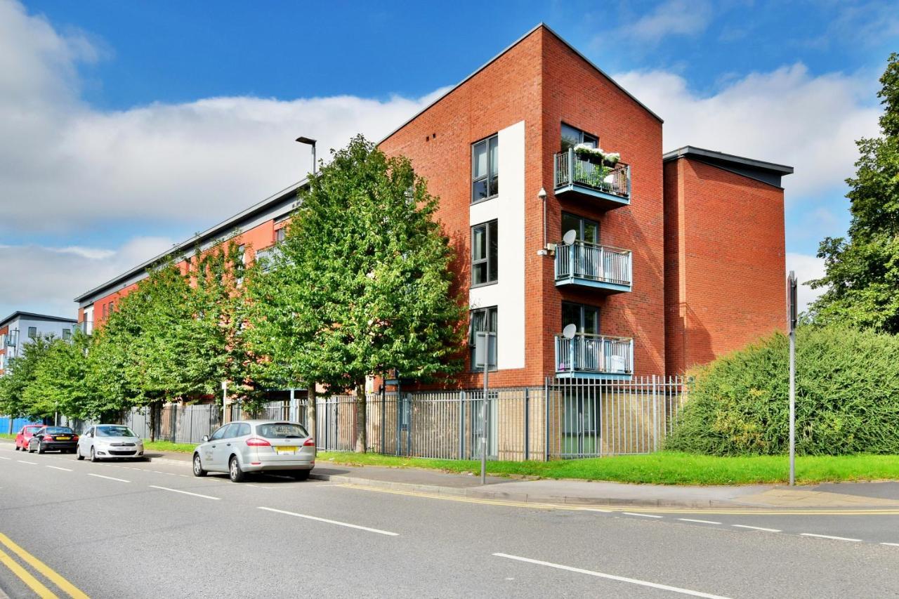 Budget Friendly Apartment With Twin Beds & Parking Manchester Exterior photo